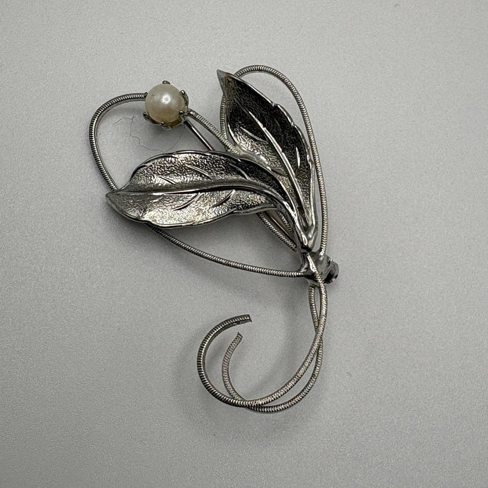 Vintage Brooch Freshwater Pearl Silver Tone Heart Leaves Ethereal